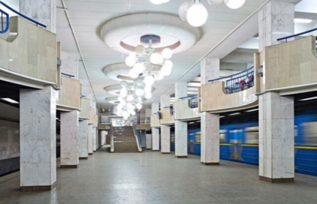 в метро академгородок