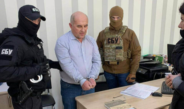 Полицейские и СБУ поймали на взятке ирпенского чиновника