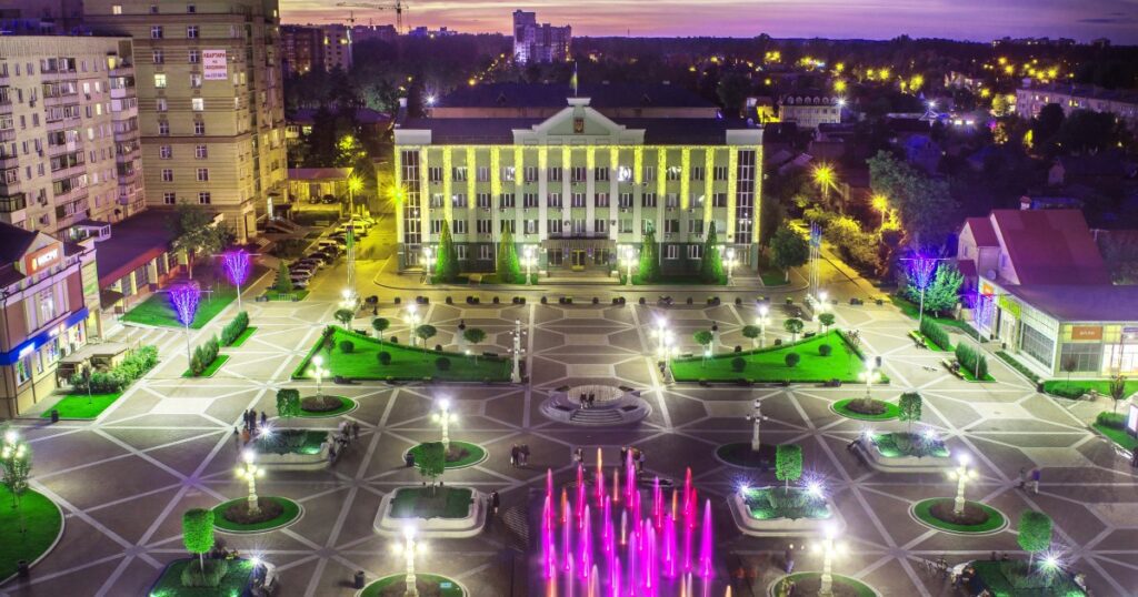 Фонтан на Центральнаой площади в Ирпене